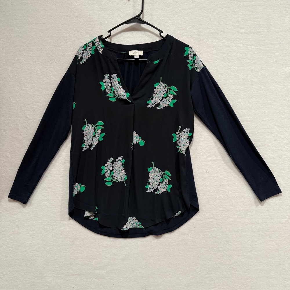 Loft Navy Blue Floral Mixed Media Split V-Neck Top Womens XS Long Sleeve casual